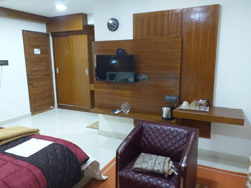 GRAND Meridian Vinnamangalam Bagian luar foto