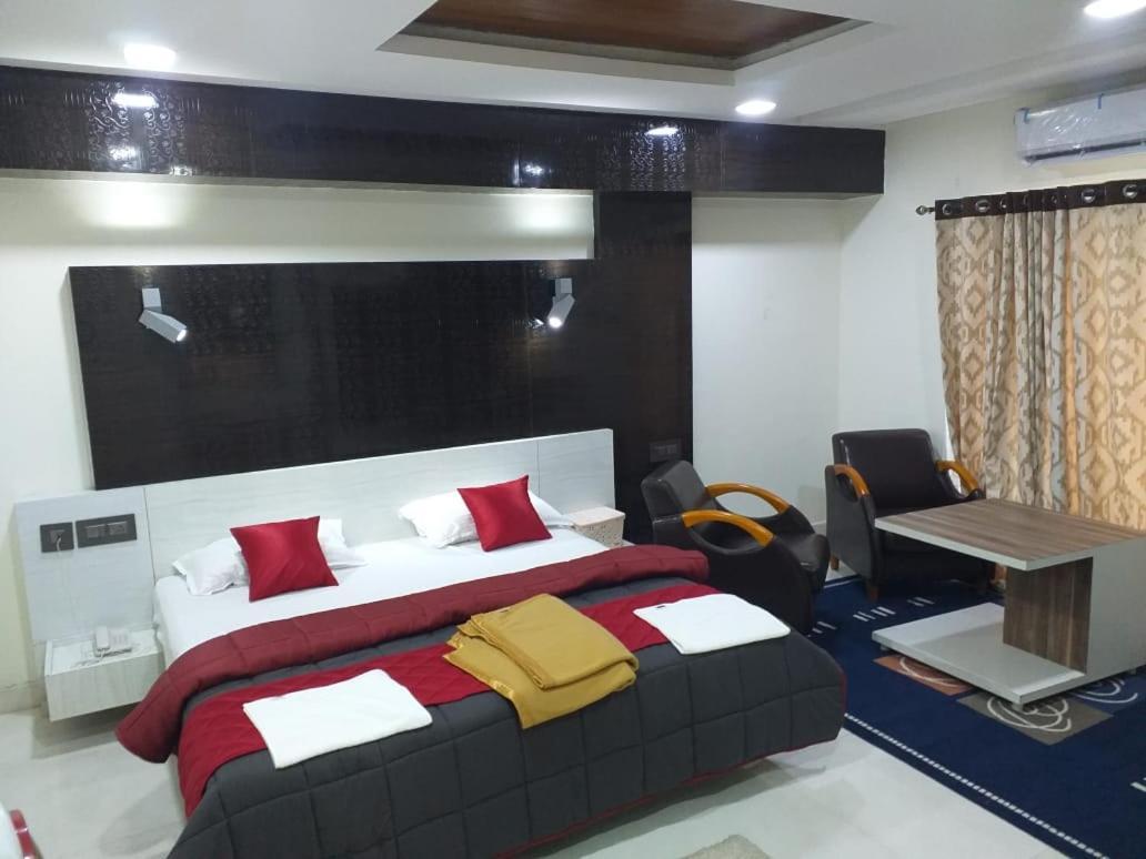GRAND Meridian Vinnamangalam Bagian luar foto