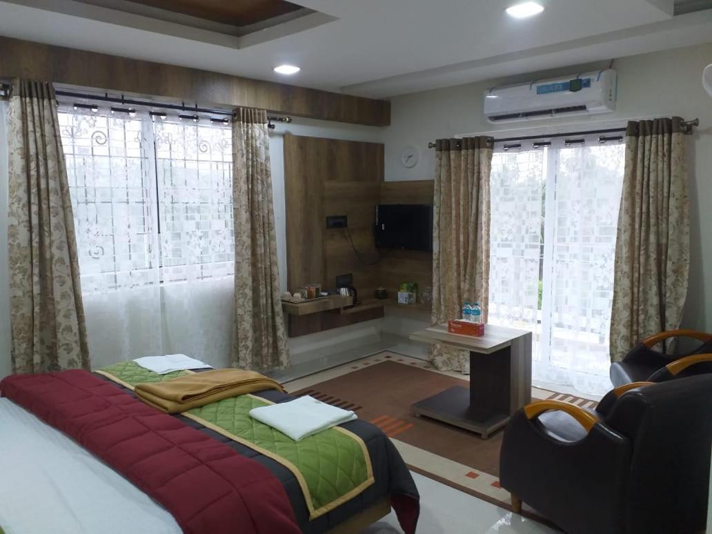 GRAND Meridian Vinnamangalam Bagian luar foto
