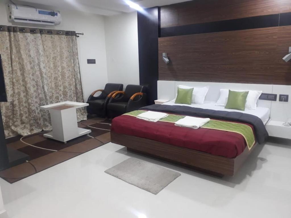 GRAND Meridian Vinnamangalam Bagian luar foto