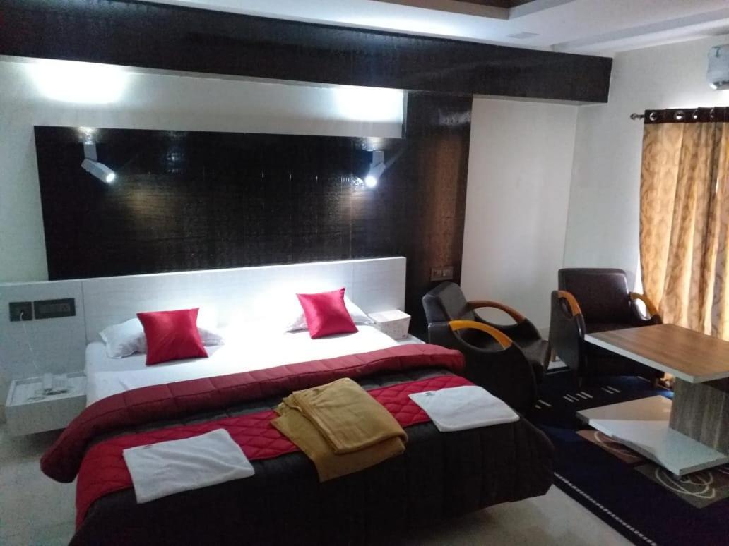 GRAND Meridian Vinnamangalam Bagian luar foto