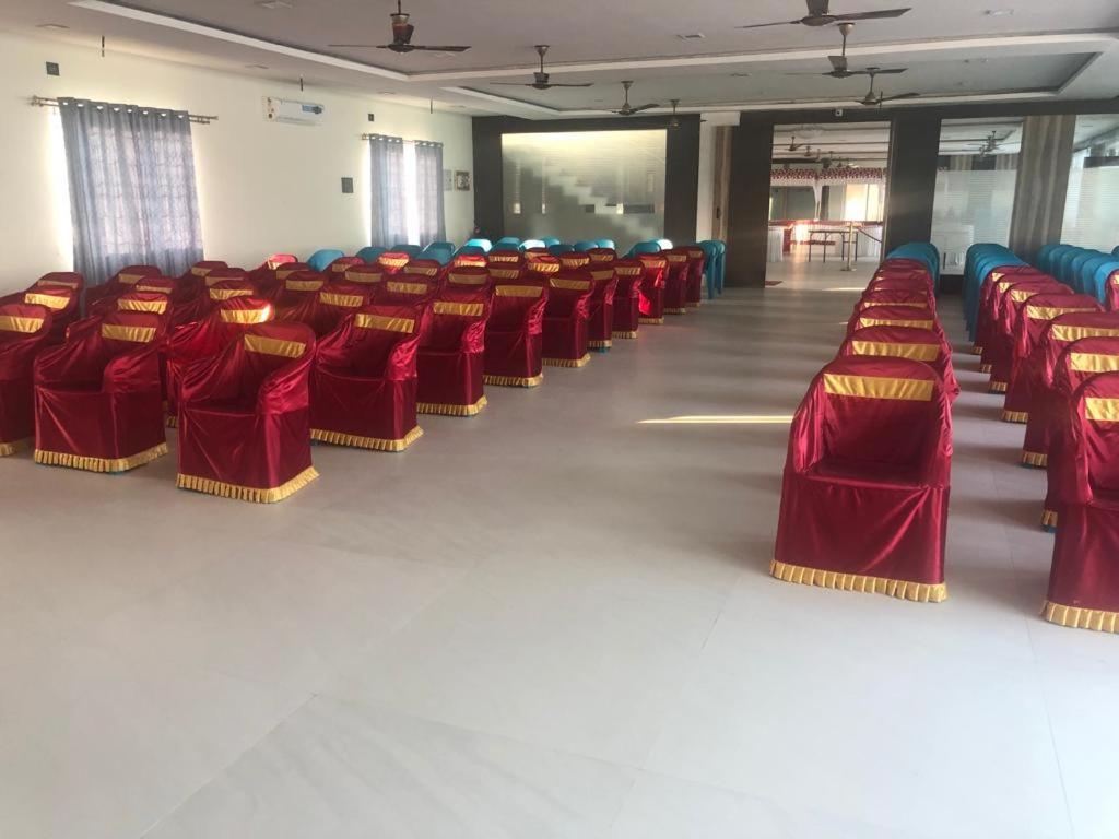 GRAND Meridian Vinnamangalam Bagian luar foto