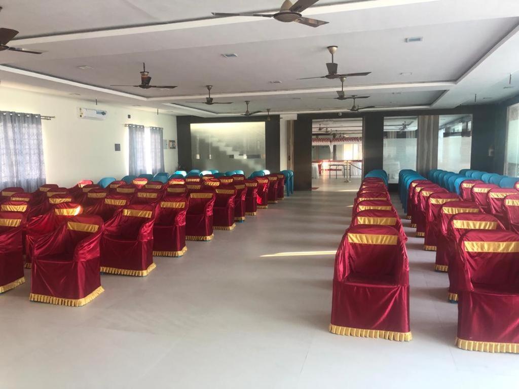 GRAND Meridian Vinnamangalam Bagian luar foto