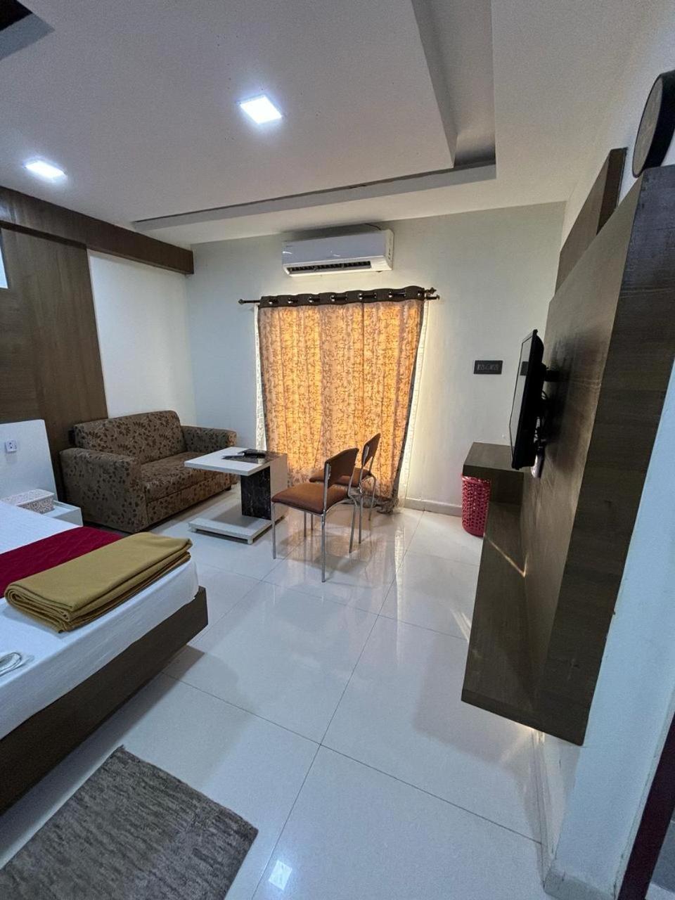 GRAND Meridian Vinnamangalam Bagian luar foto