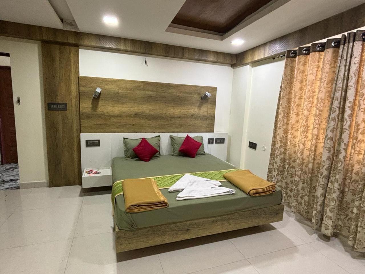 GRAND Meridian Vinnamangalam Bagian luar foto